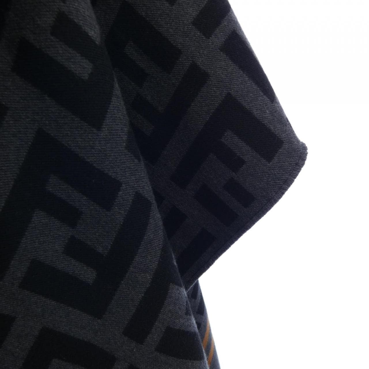 FENDI斗篷