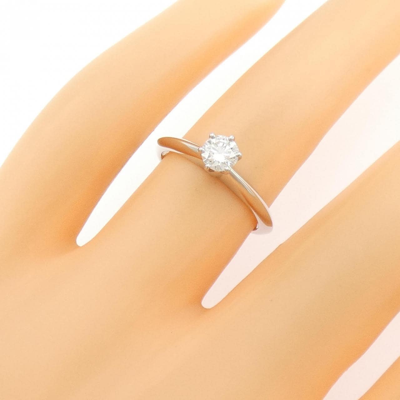 ティファニー クラシックソリティア リング 0.31CT F VS1 3EXT