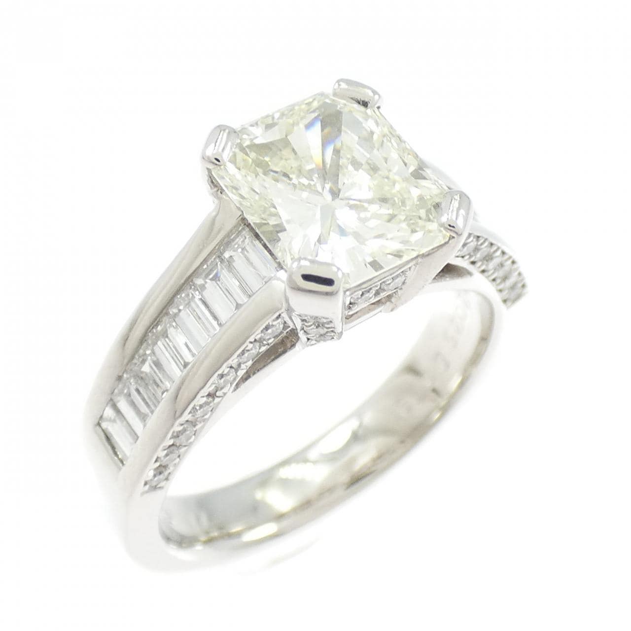 PT900 ダイヤモンド リング 2.025CT