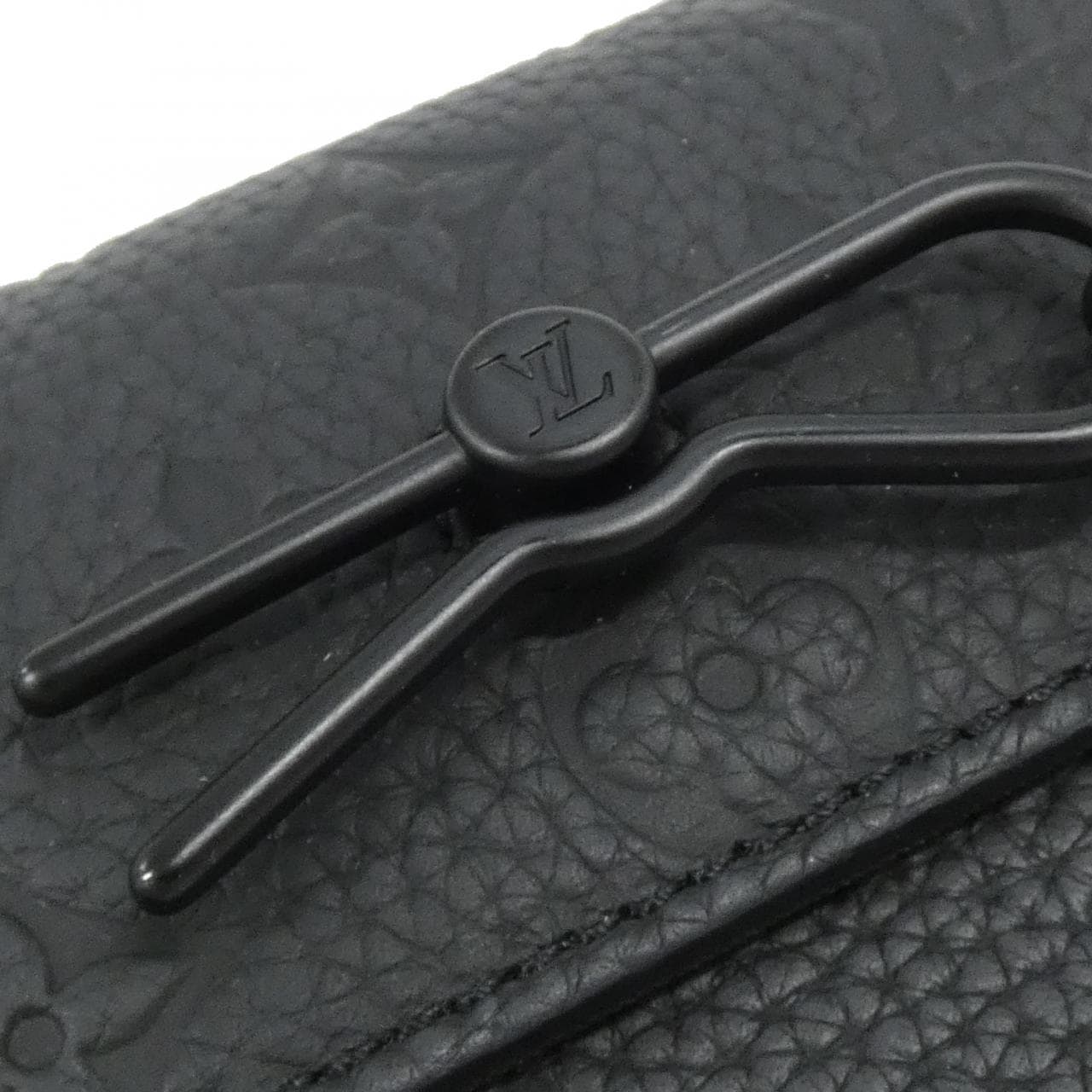 ルイヴィトン トリヨン モノグラム スティーマー ウエアラブル ウォレット M81746 ショルダーバッグ