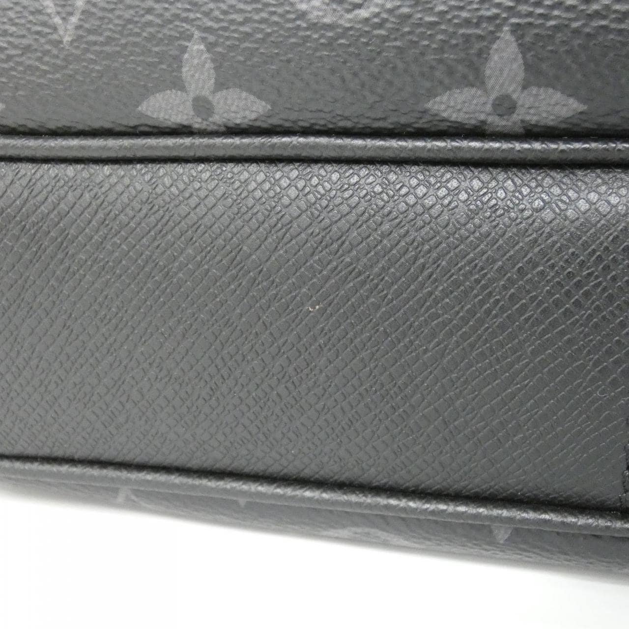 ルイヴィトン タイガ ラマ アウトドア メッセンジャー PM M30233 ショルダーバッグ