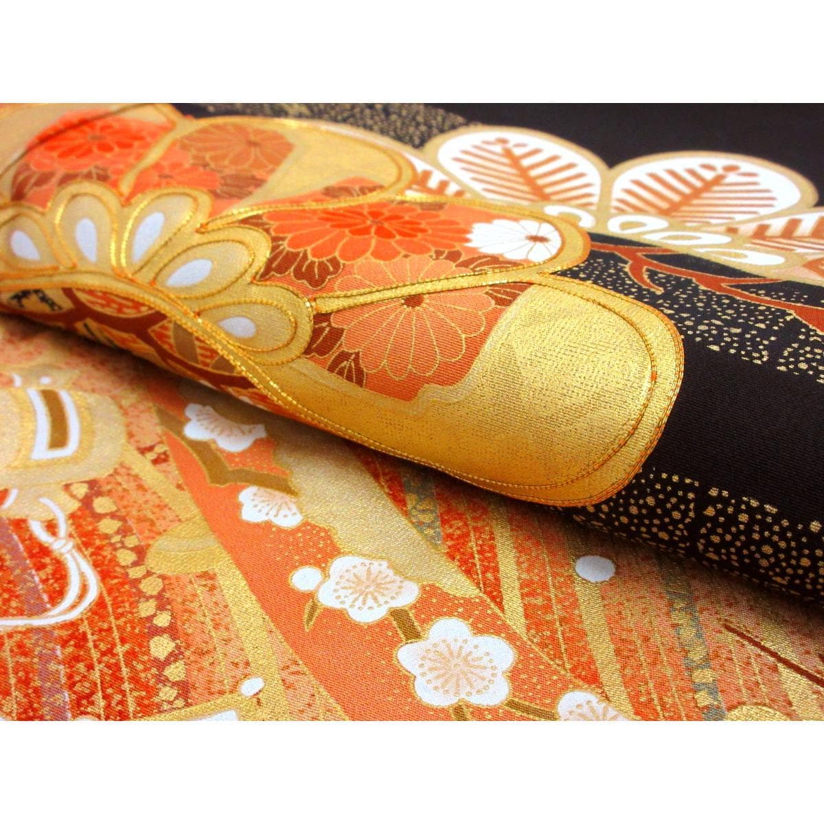 留袖　友禅金彩加工　刺繍入り　武田菱