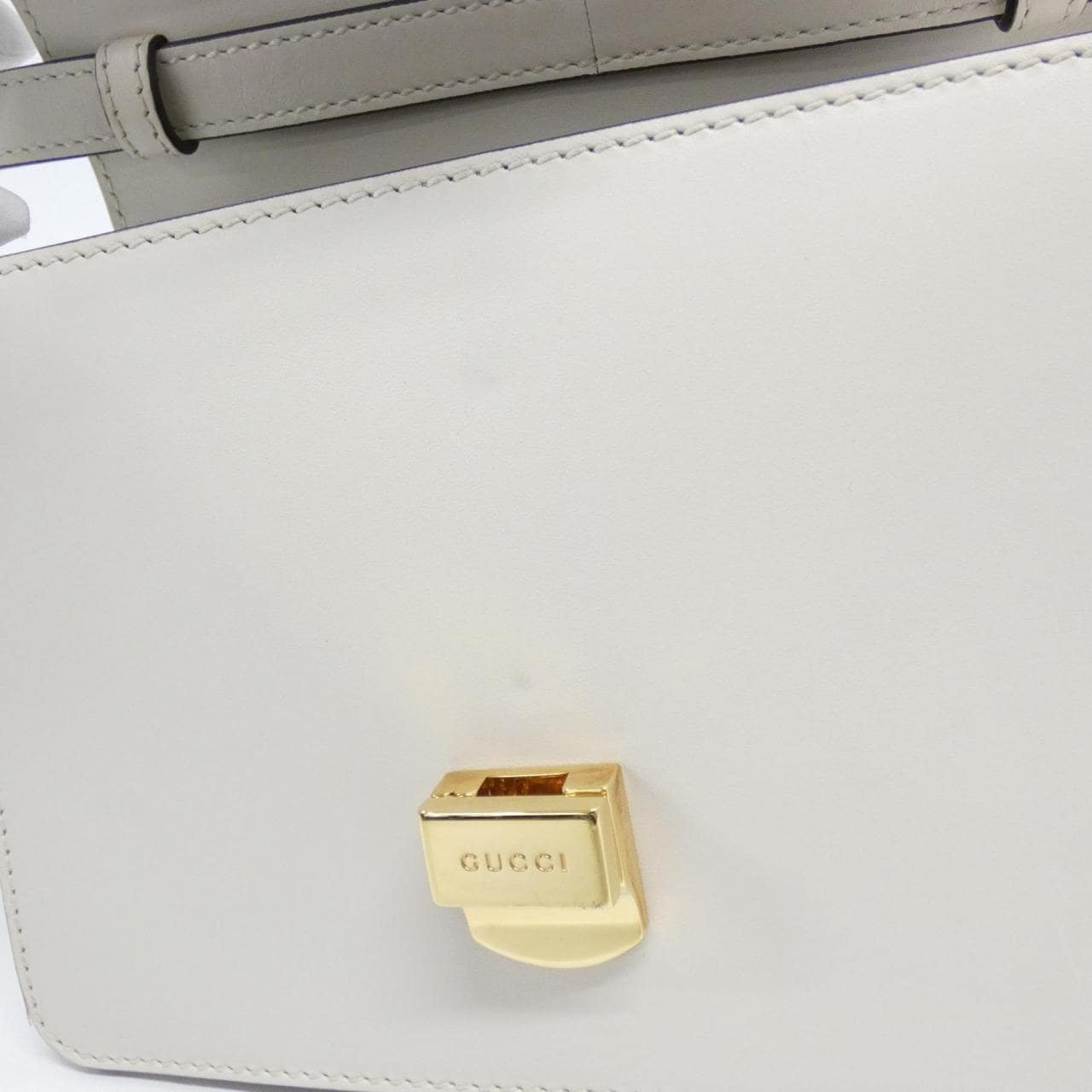 グッチ SYLVIE 470270 D4ZAG バッグ