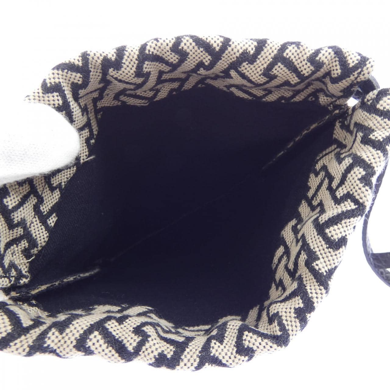 イアクッチ IACUCCI POUCH