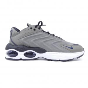 ナイキ NIKE スニーカー