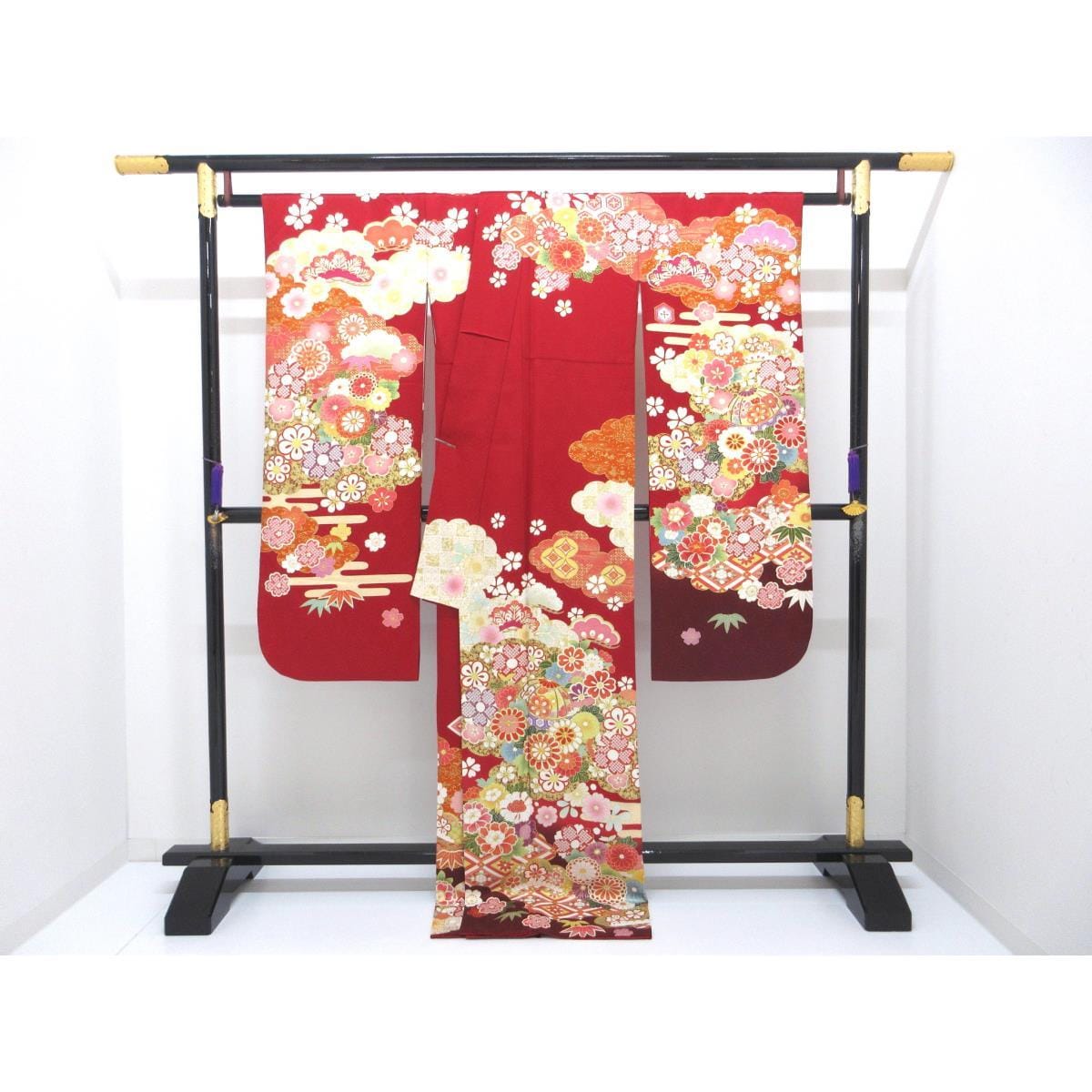 振袖　友禅金彩加工　刺繍入り