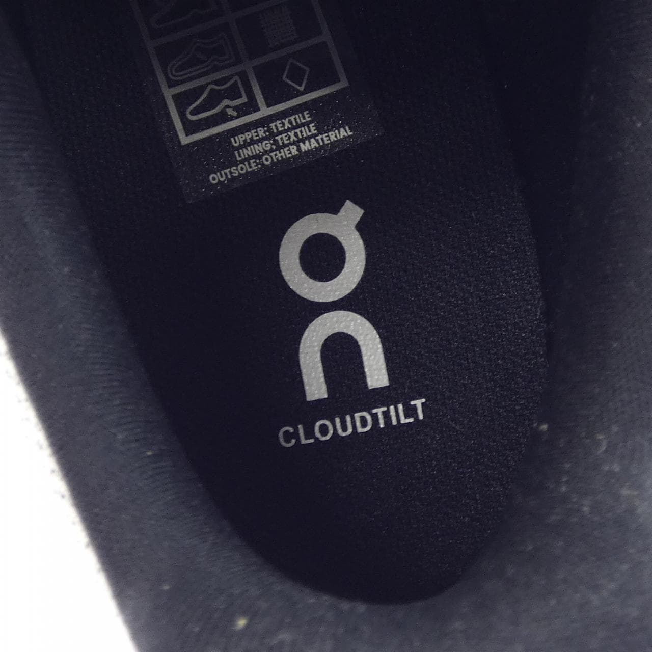 オン On Cloudtilt スニーカー