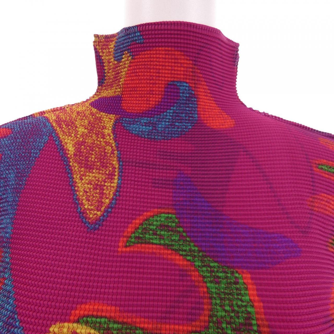 ミーイッセイミヤケ me ISSEY MIYAKE トップス