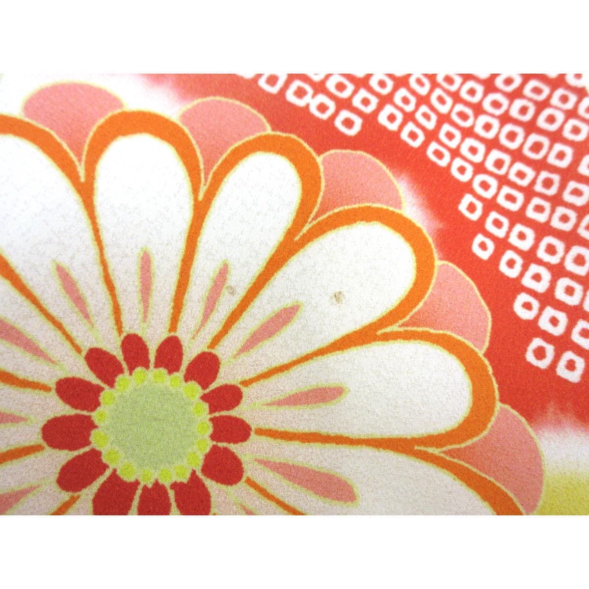 振袖　友禅金彩加工　刺繍入り