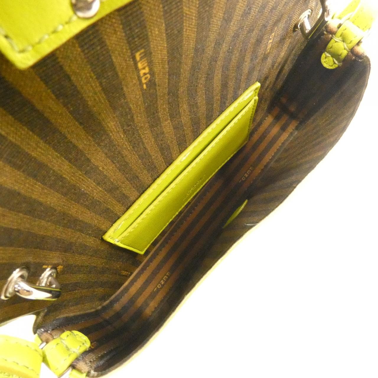 フェンディ バゲット フォンポーチ 7AS142 AMCP