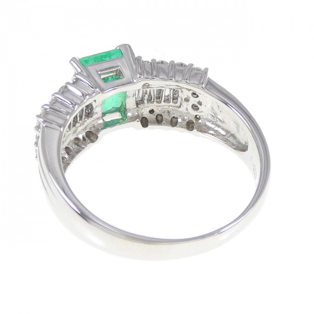 PT900 エメラルド リング 0.97CT
