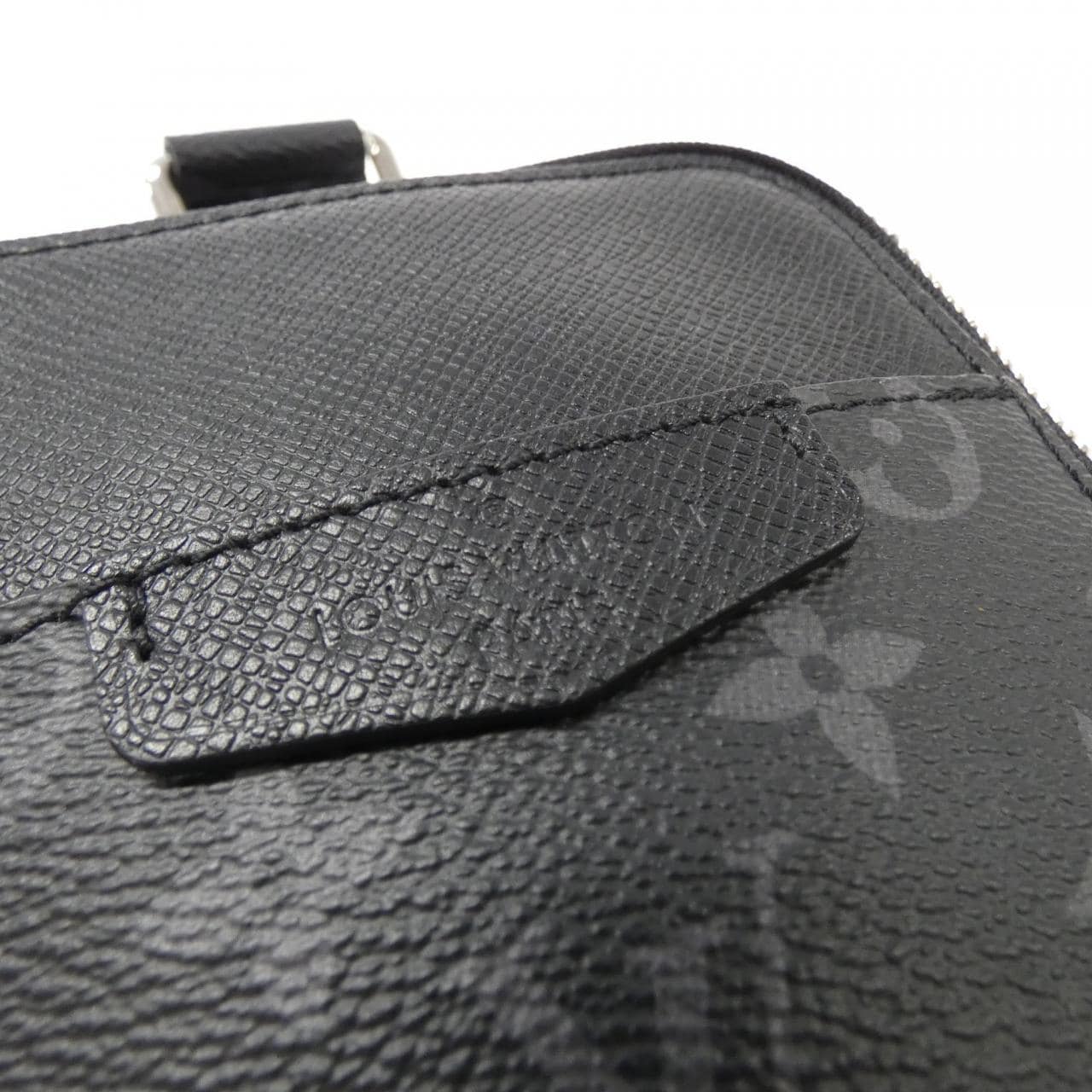 LOUIS VUITTON Taiga Rama 户外单肩包 M30741 单肩包