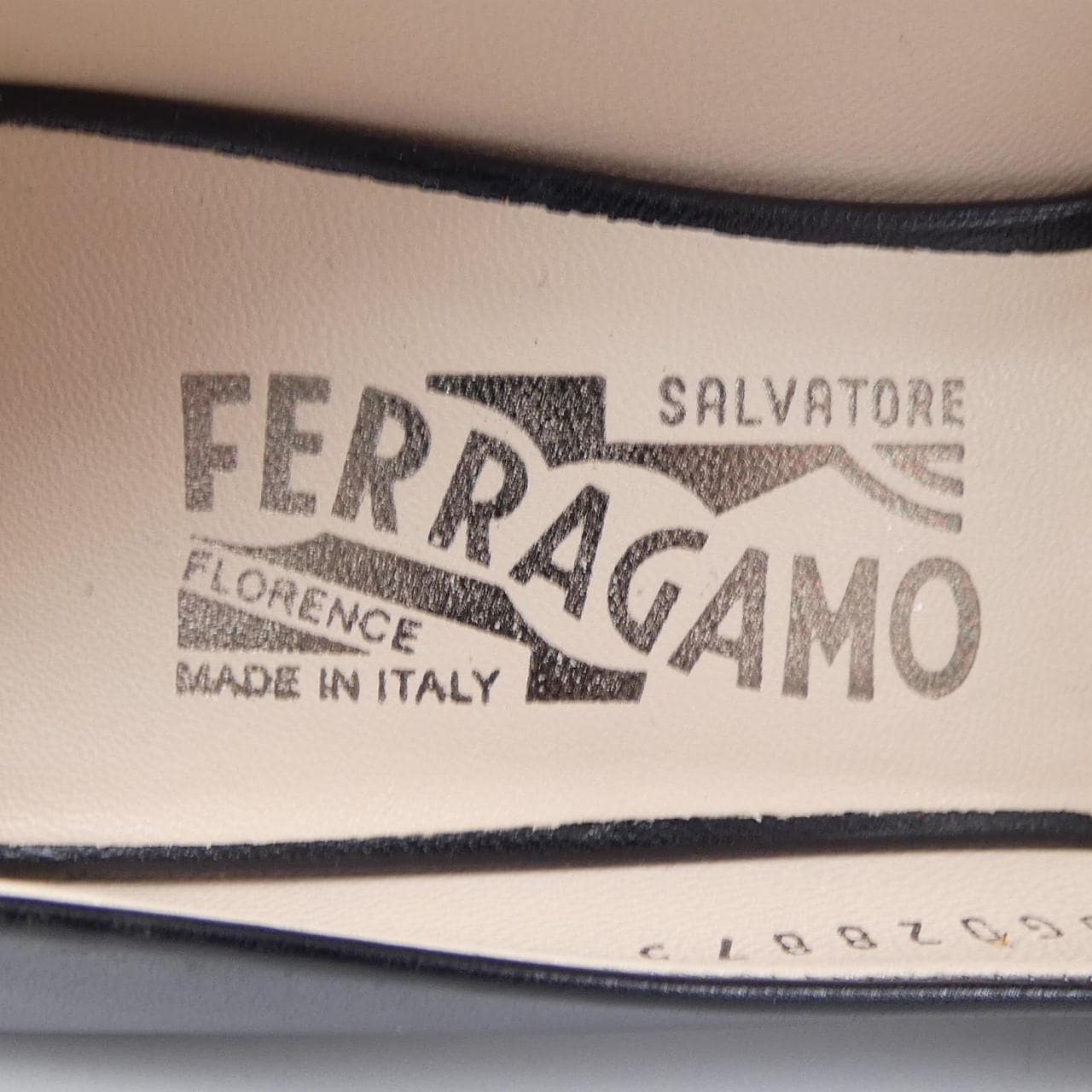 サルヴァトーレフェラガモ SALVATORE FERRAGAMO パンプス