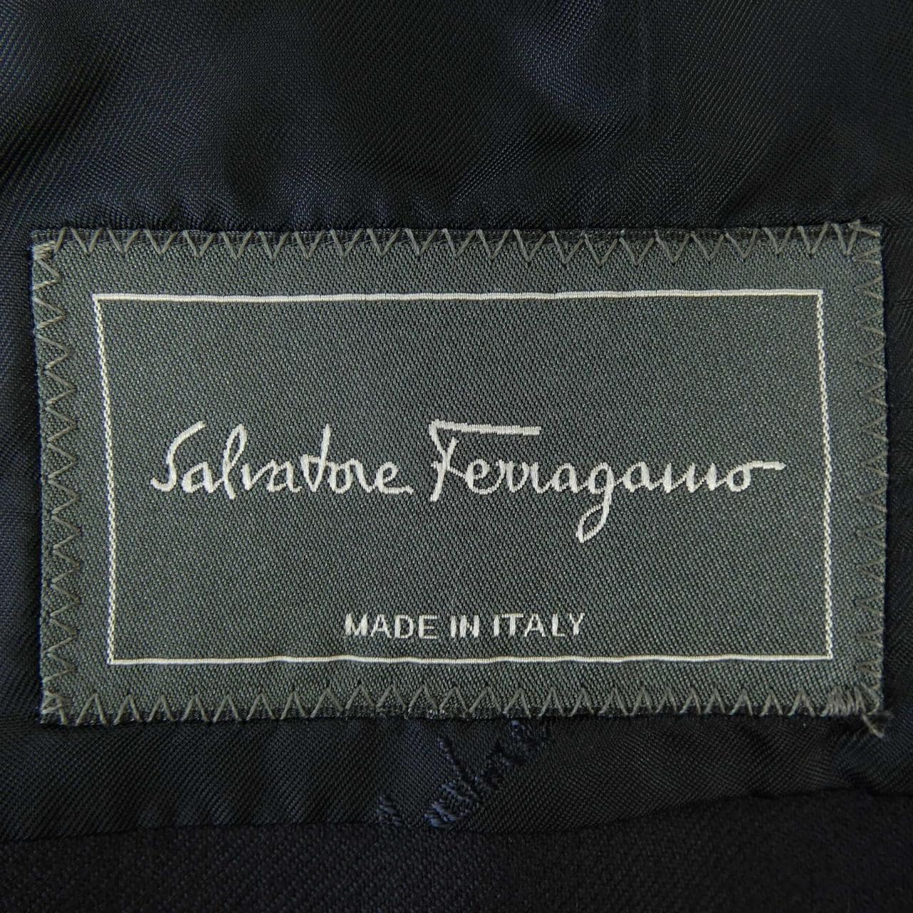 サルヴァトーレフェラガモ SALVATORE FERRAGAMO コート