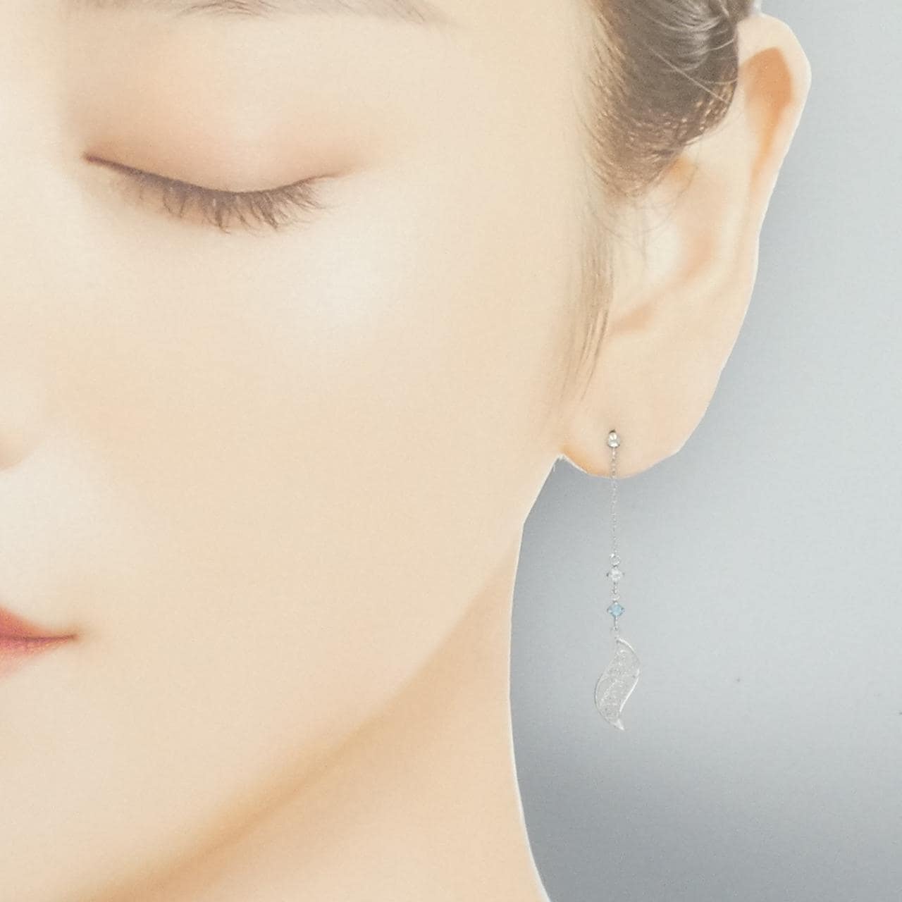 K14WG White Topaz Earrings