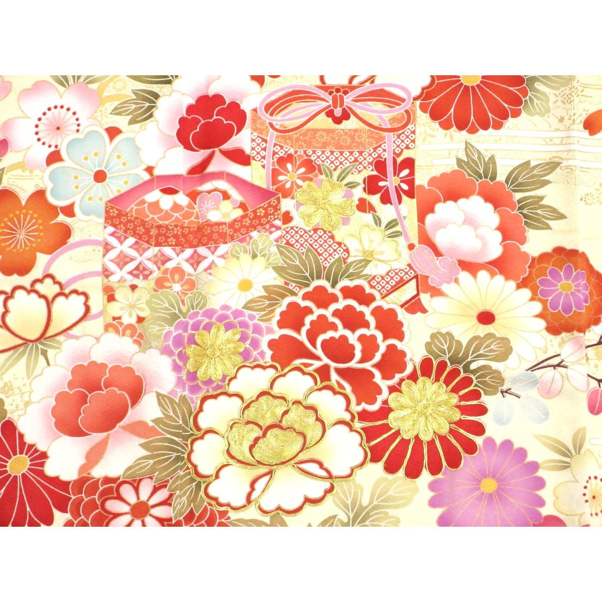 振袖　友禅金彩加工　刺繍入り