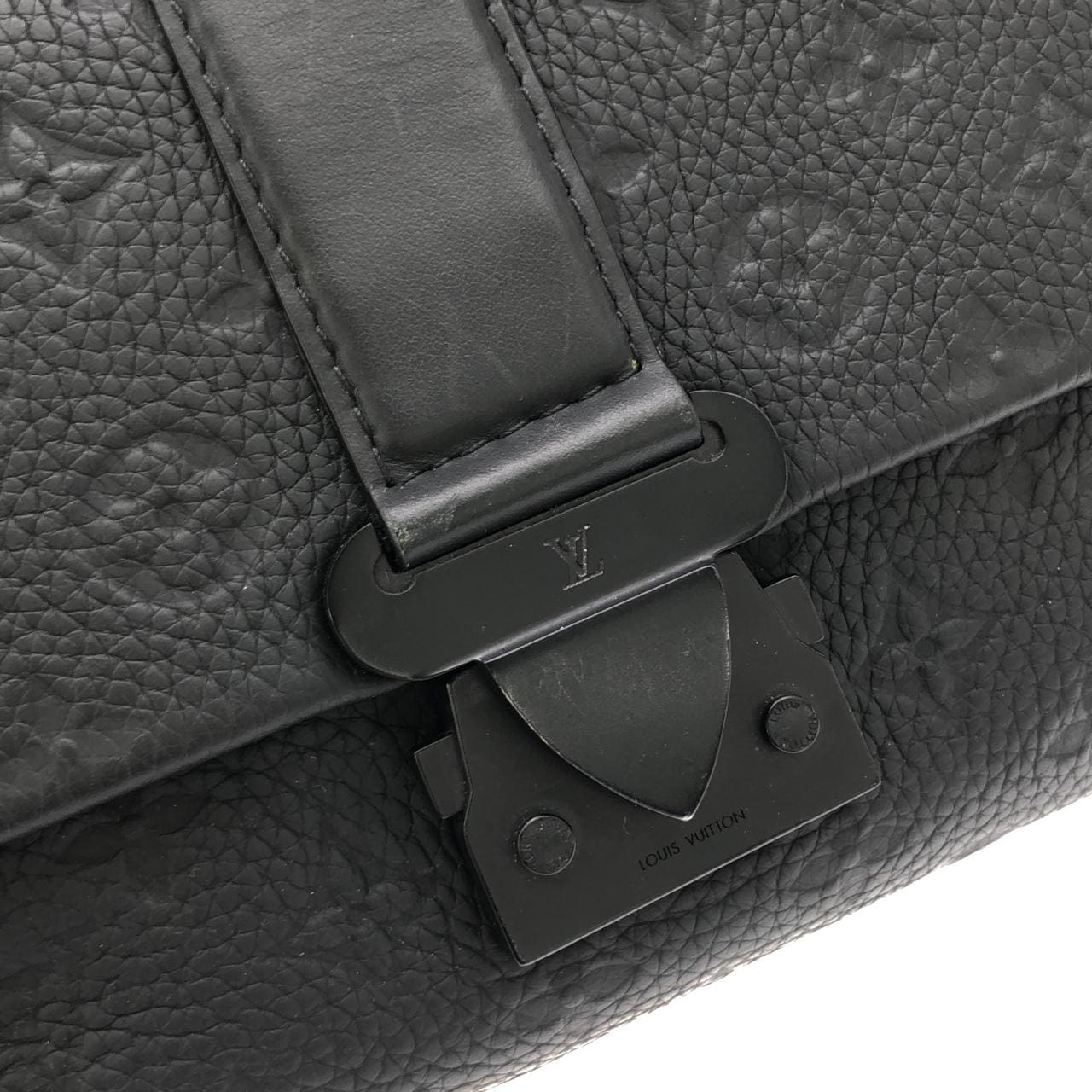 ルイヴィトン トリヨン モノグラム Sケープ メッセンジャー M23741 ショルダーバッグ