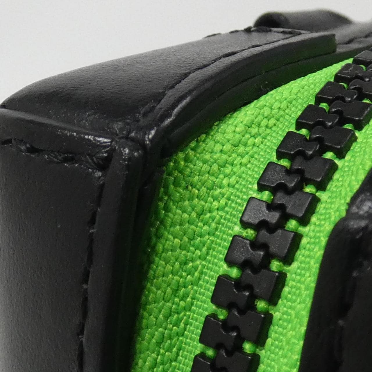 ルイヴィトン モノグラム(LVフレンズ) ソフトトランク フォーンボックス M80144 ショルダーバッグ