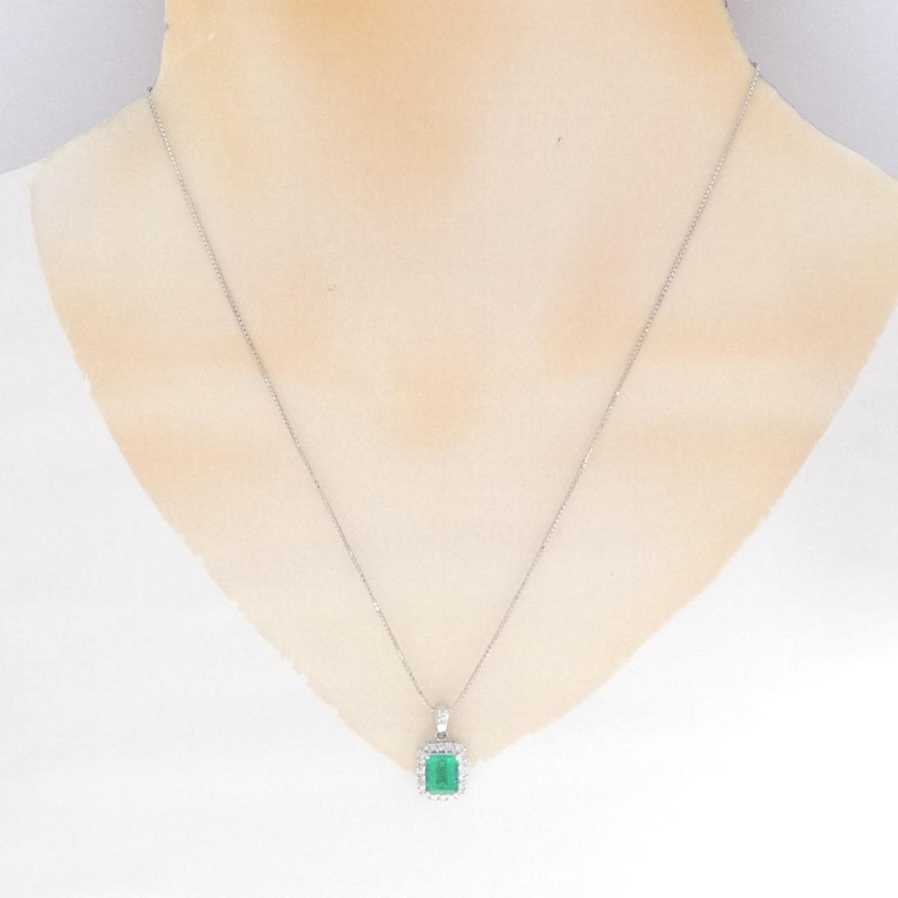 PT900/PT850 エメラルド ネックレス 1.48CT