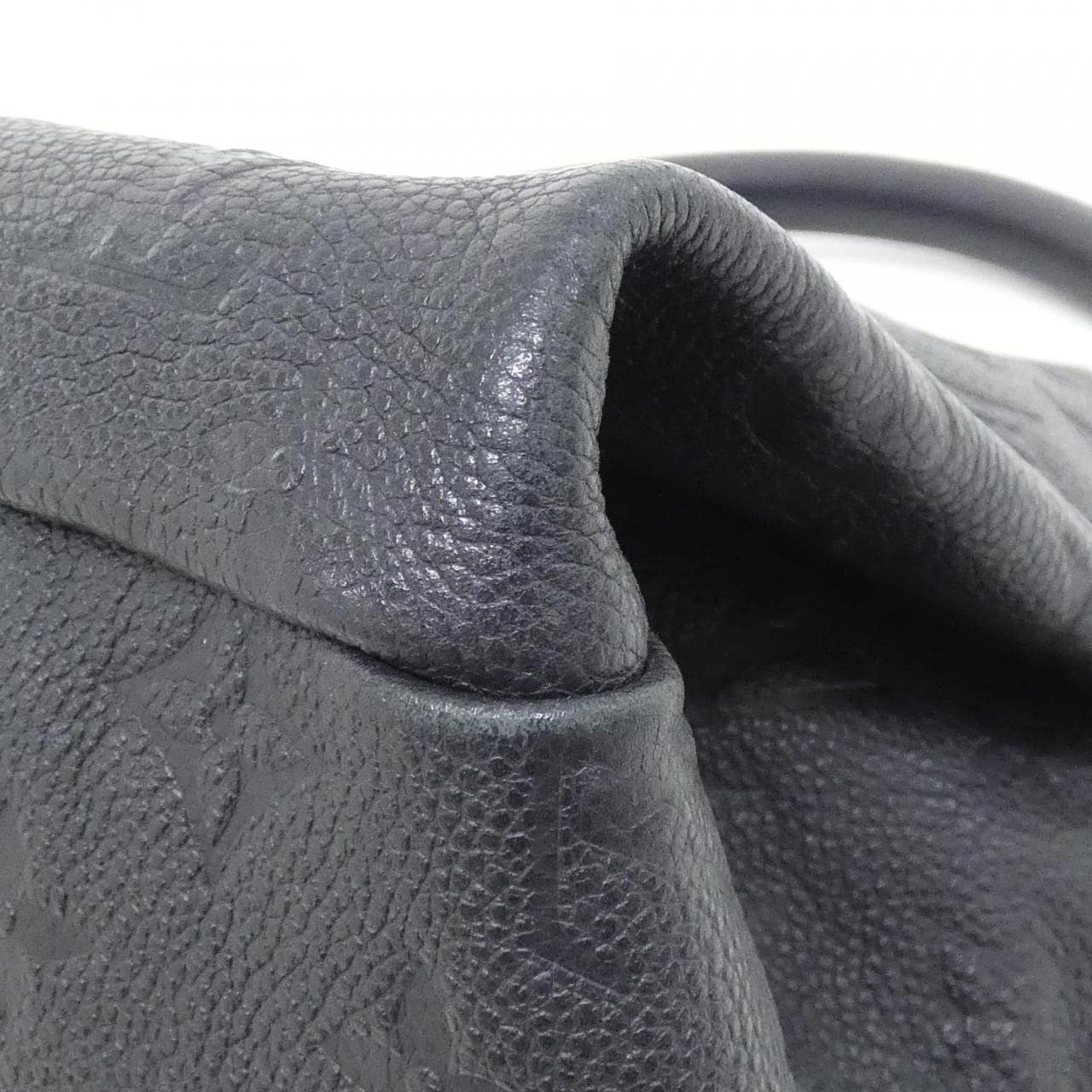 LOUIS VUITTON Monogram Empreinte Artsy MM M93448 单肩包