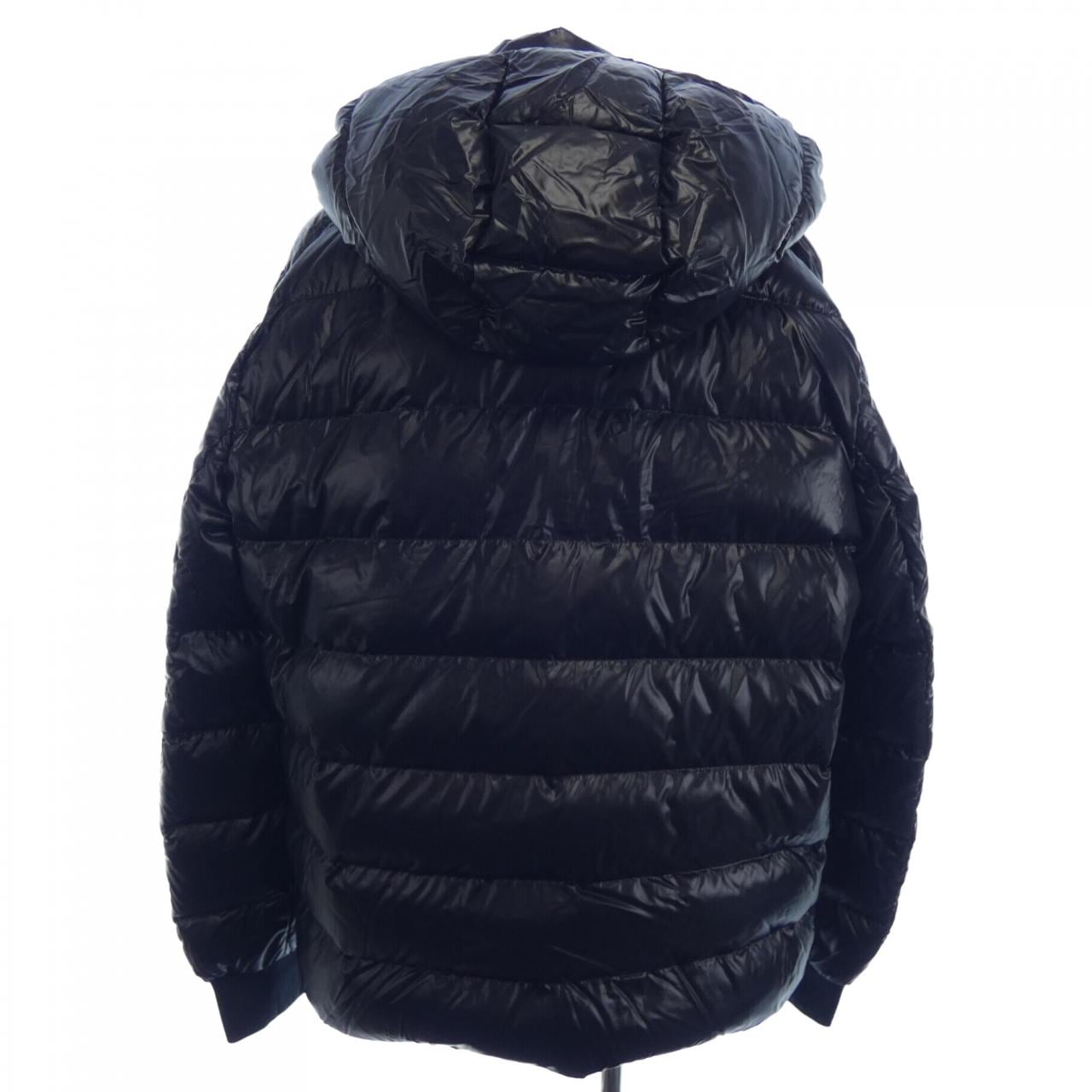 モンクレール MONCLER ダウンジャケット