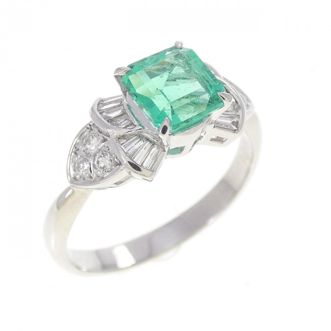 PT900 エメラルド リング 0.88CT