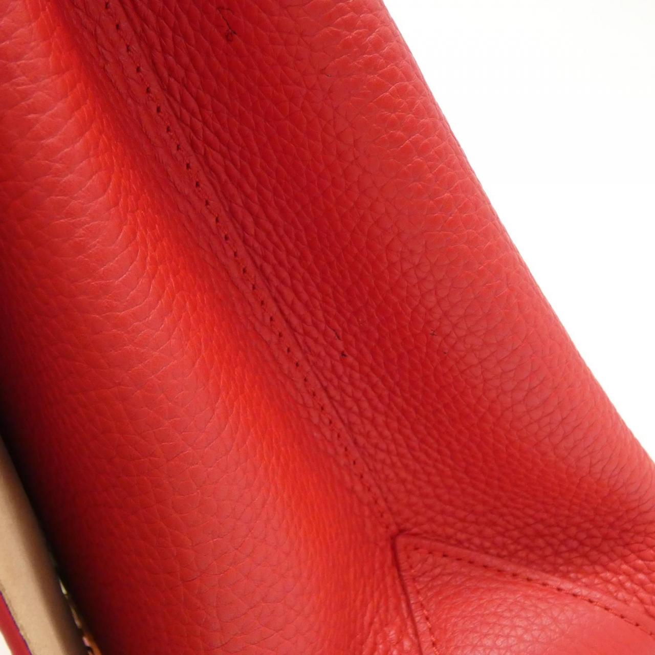 LOUIS VUITTON Taurillon Volta M50287 包