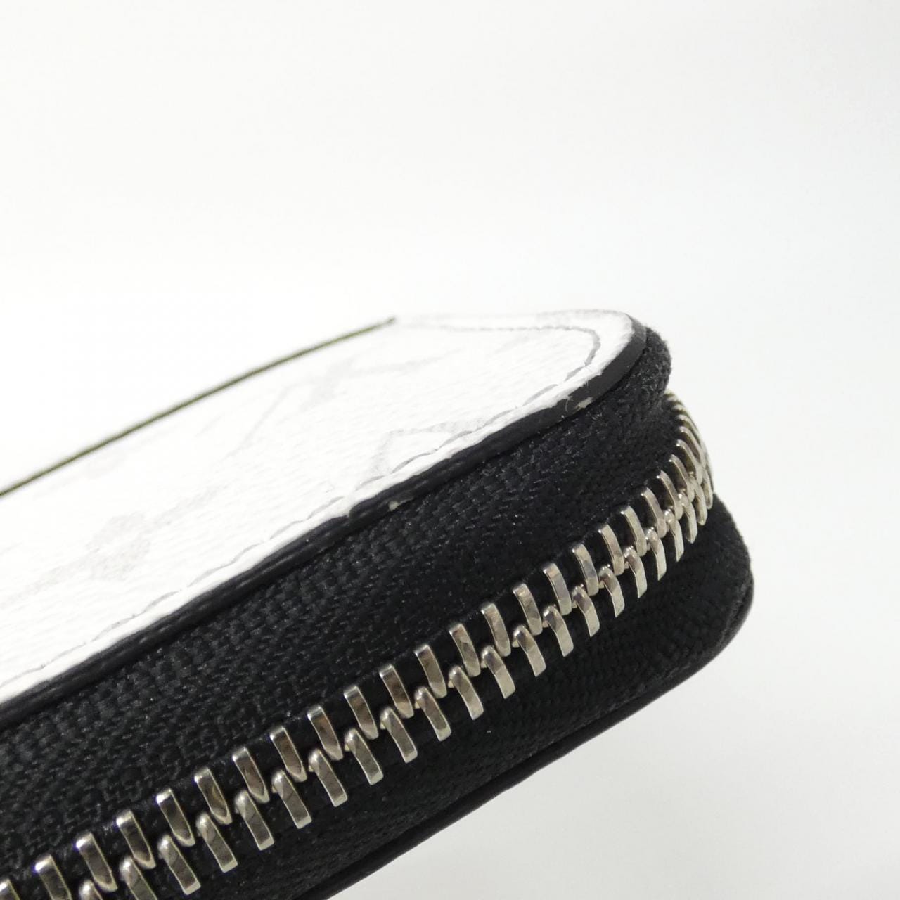 ルイヴィトン タイガ ラマ ジッピー ウォレット ホリゾンタル M14127 財布