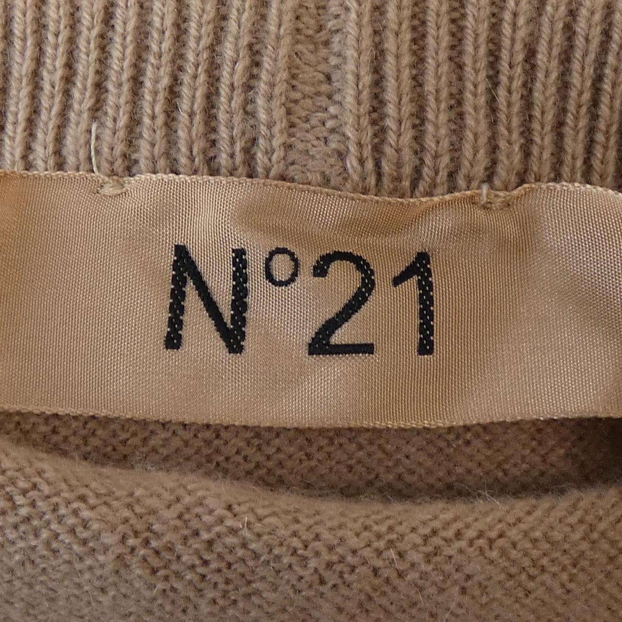 ヌメロヴェントゥーノ N°21 ニット
