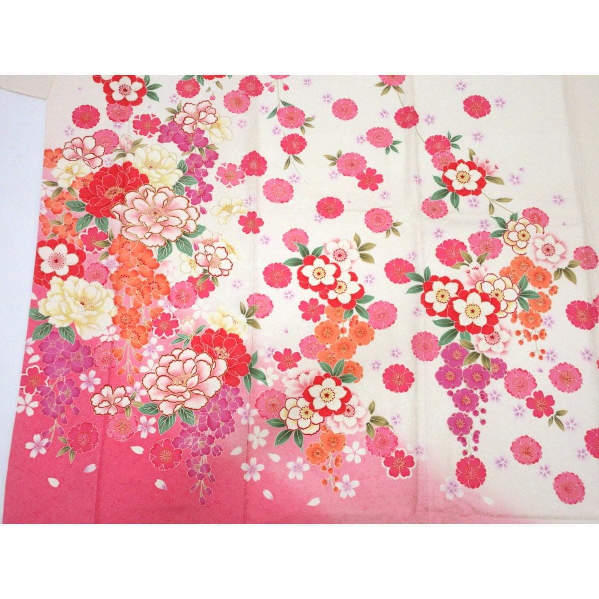 振袖　銀通しボカシ染　友禅金彩加工　刺繍入り