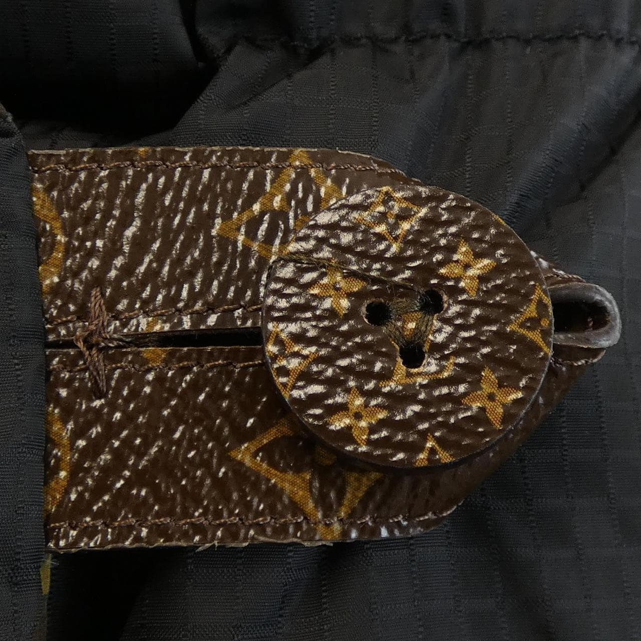 ルイヴィトン LOUIS VUITTON FLOW16E54 ダウンジャケット