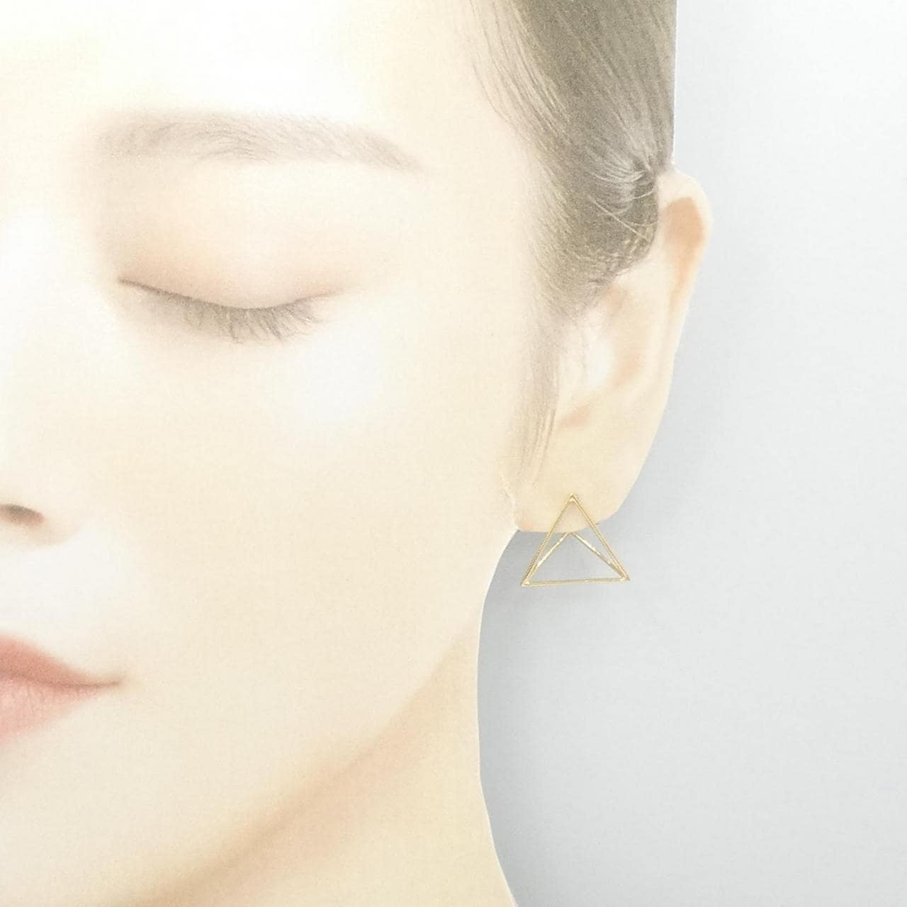 Sihara triangle peace earrings one ear