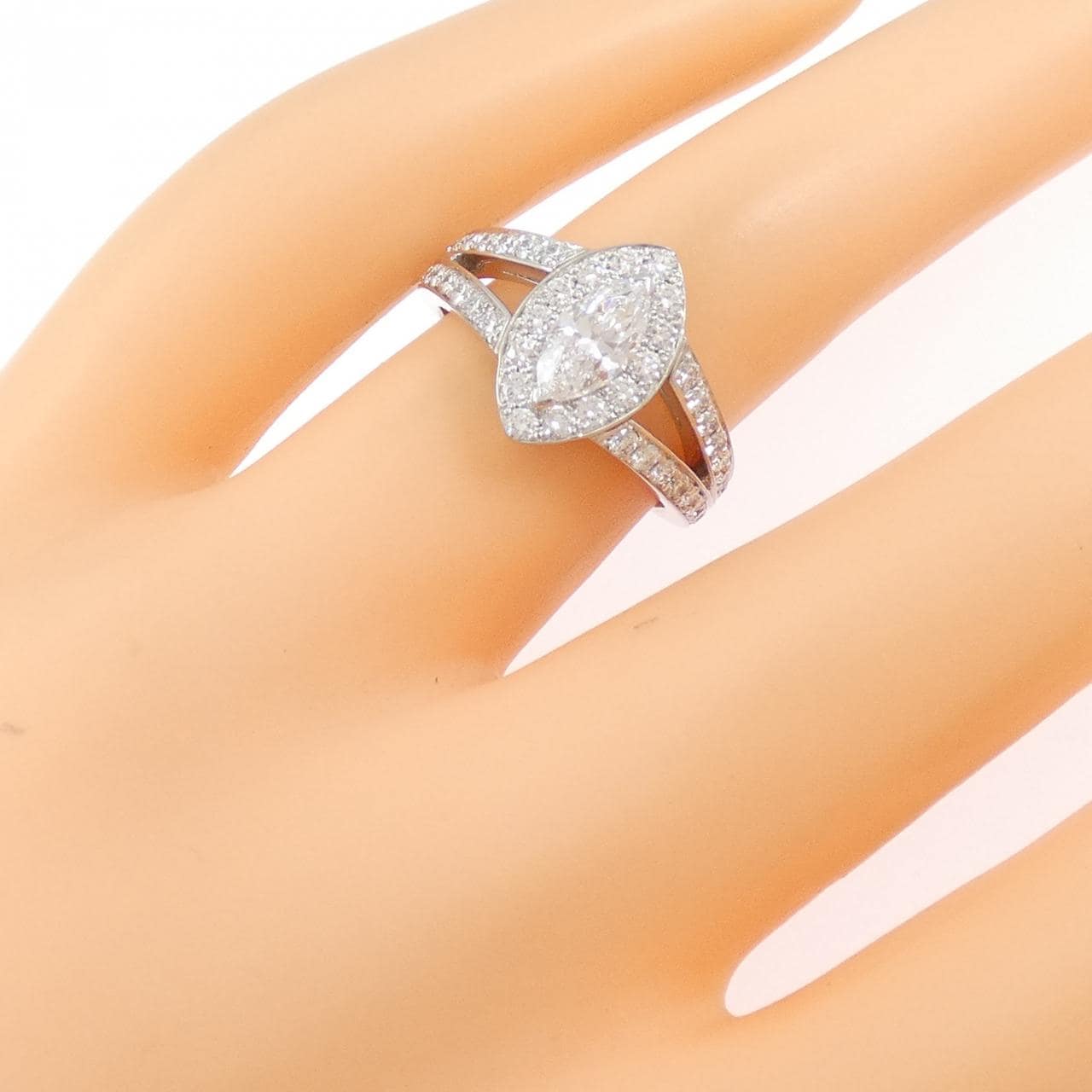 ブシュロン エターナルグレース リング 0.51CT D VVS1 マーキスカット