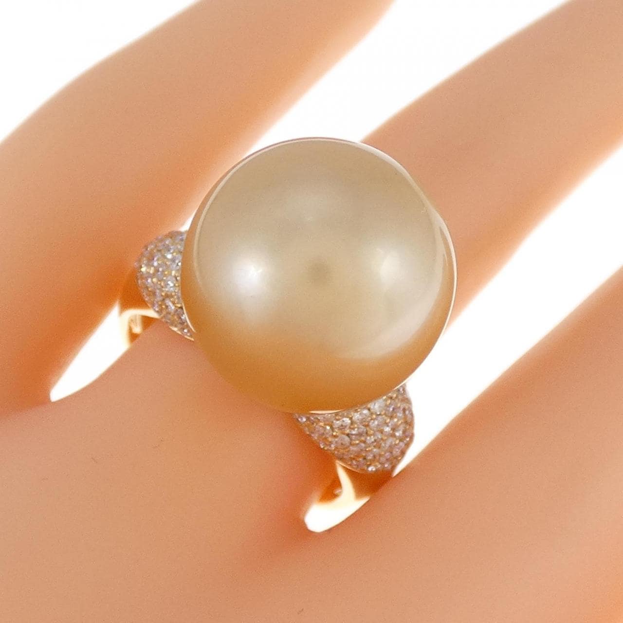 750YG White Butterfly Pearl ring 15.2mm