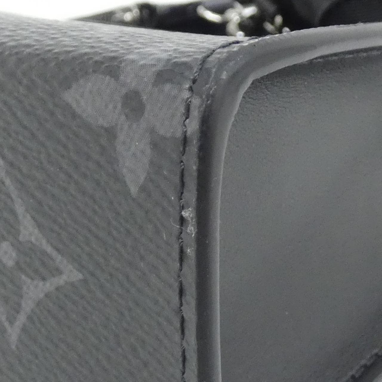 ルイヴィトン モノグラム エクリプス リバース ガストン ウェアラブル ウォレット M81124 ショルダーバッグ