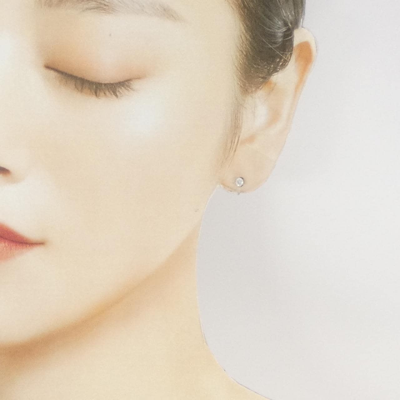 PT900单钻钻石耳环，0.26克拉