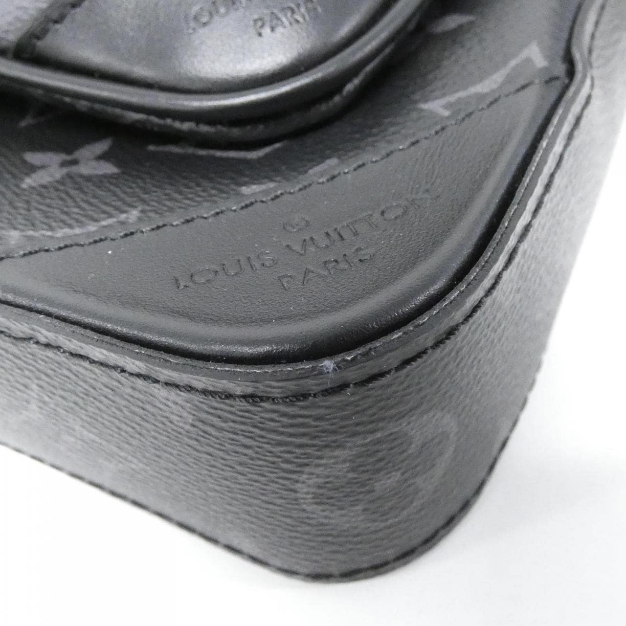 ルイヴィトン モノグラム エクリプス リバース トリオ メッセンジャー M69443 ショルダーバッグ