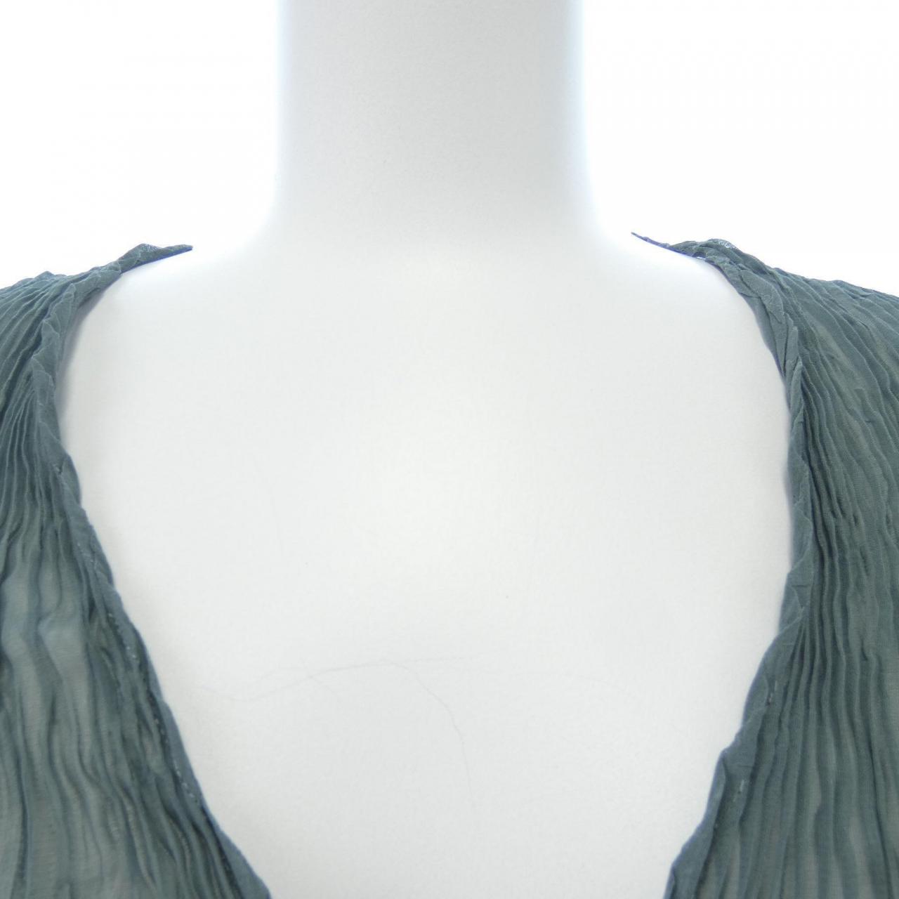 イッセイミヤケ ISSEY MIYAKE トップス