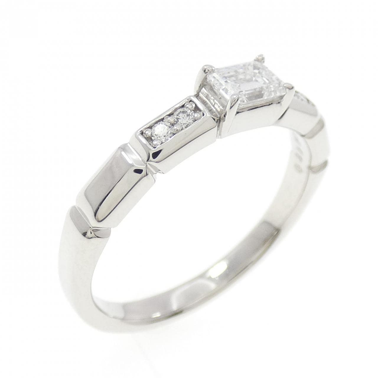 PT900 ダイヤモンド リング 0.30CT D VVS2 エメラルドカット