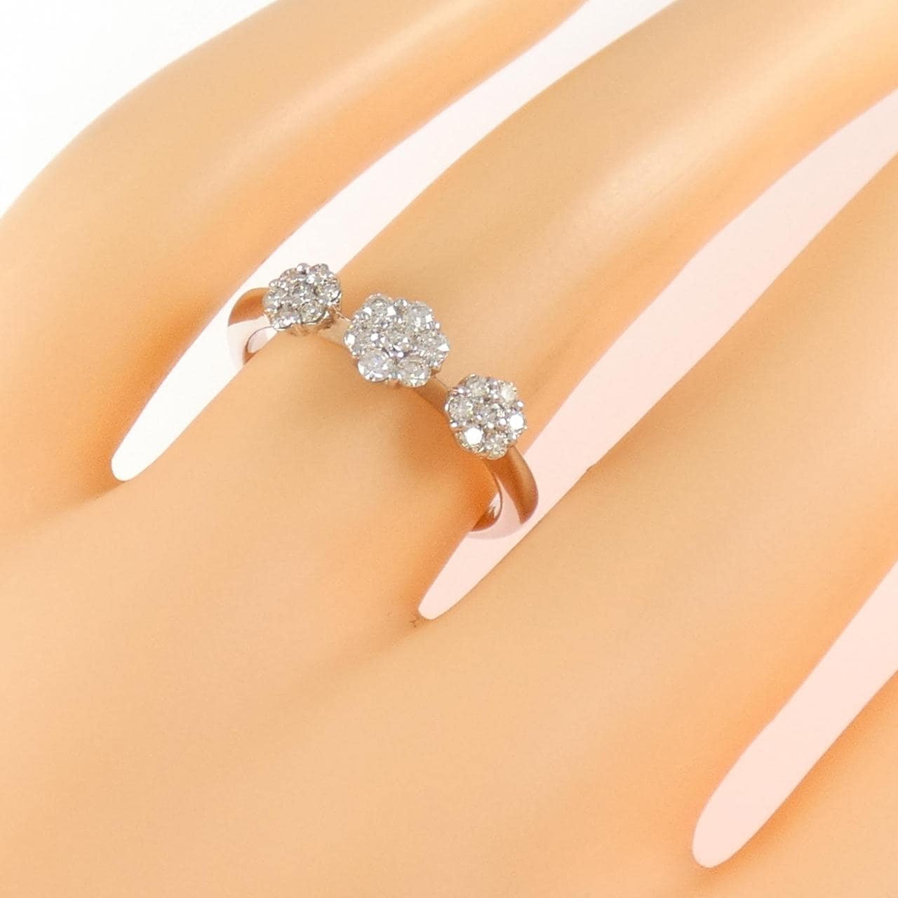 K18WG フラワー ダイヤモンド リング 0.30CT