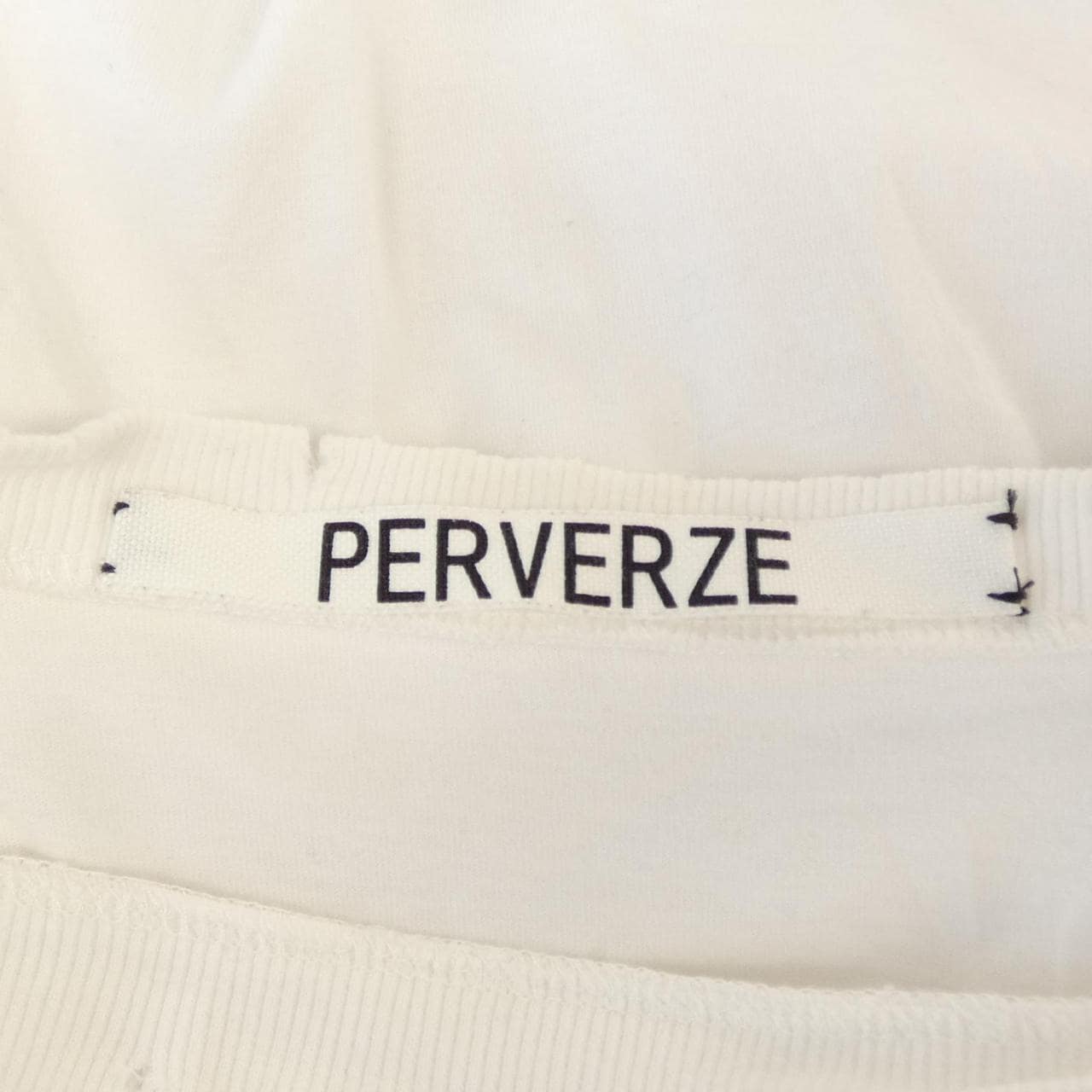 PERVERZE Tシャツ