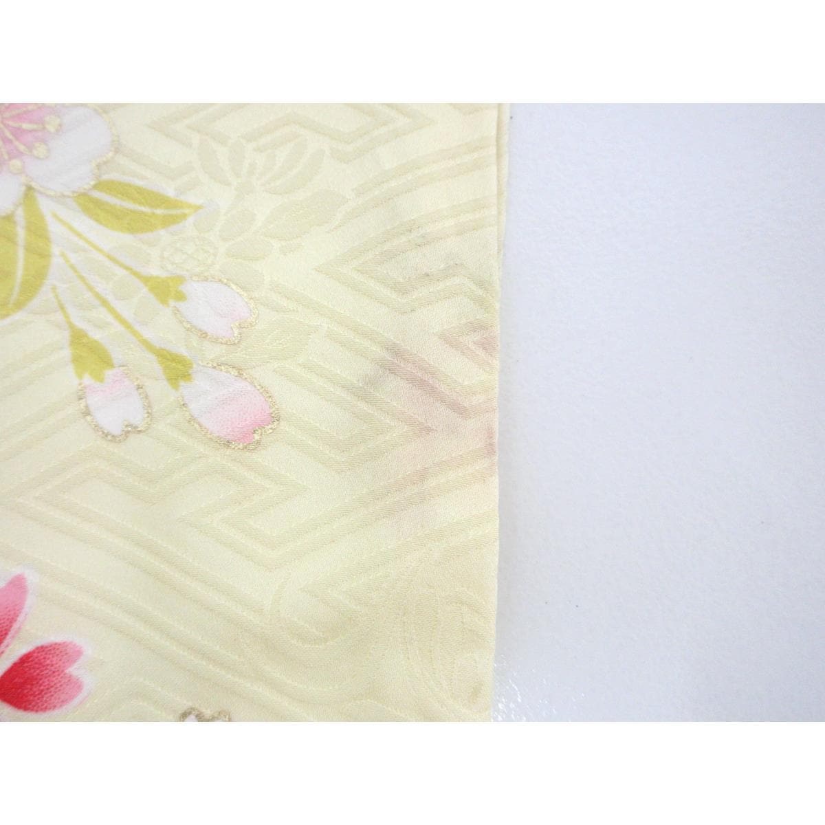 振袖　友禅金彩加工　刺繍入りボカシ染