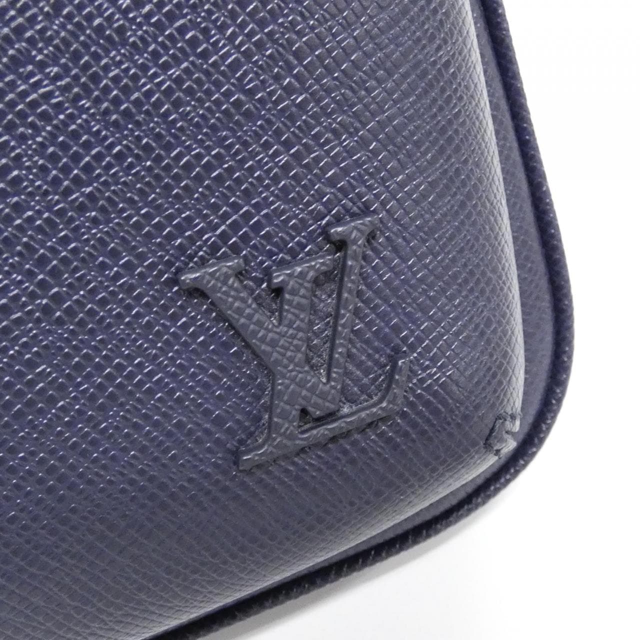 LOUIS VUITTON Taiga Avenue 单肩包 M30971 单肩包