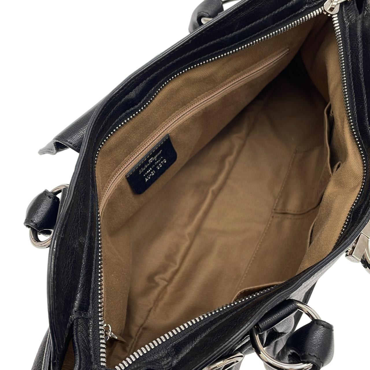 サルヴァトーレフェラガモ 21 5370 ショルダーバッグ