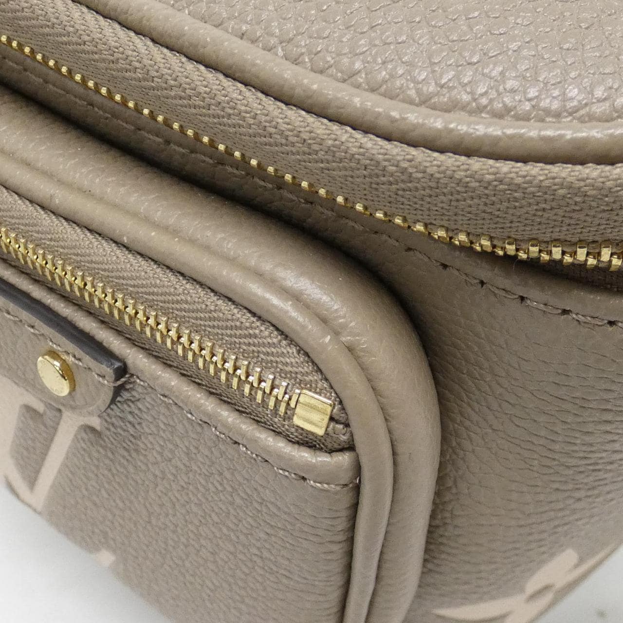 ルイヴィトン バイカラー モノグラム アンプラント ミニ バムバッグ M83219 バッグ