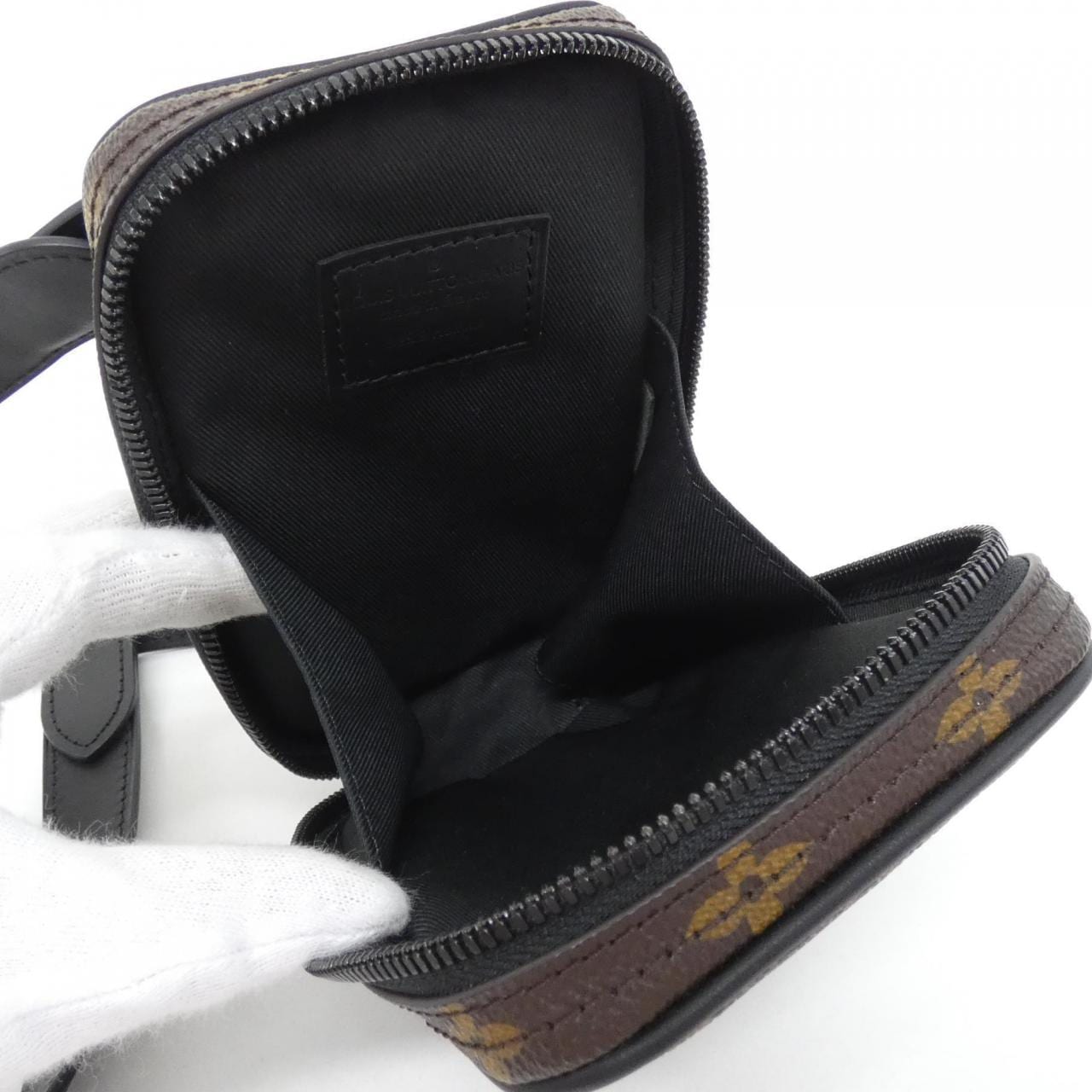 ルイヴィトン モノグラム ソーラーレイ ユティリティ ハーネスバッグ M44470 ショルダーバッグ