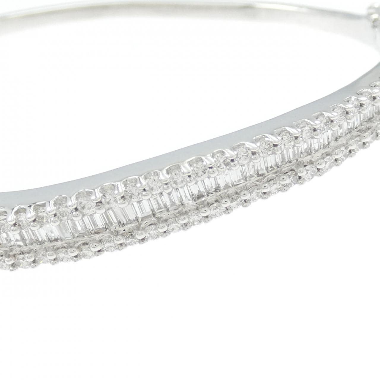 K18WG ダイヤモンド バングル 2.65CT