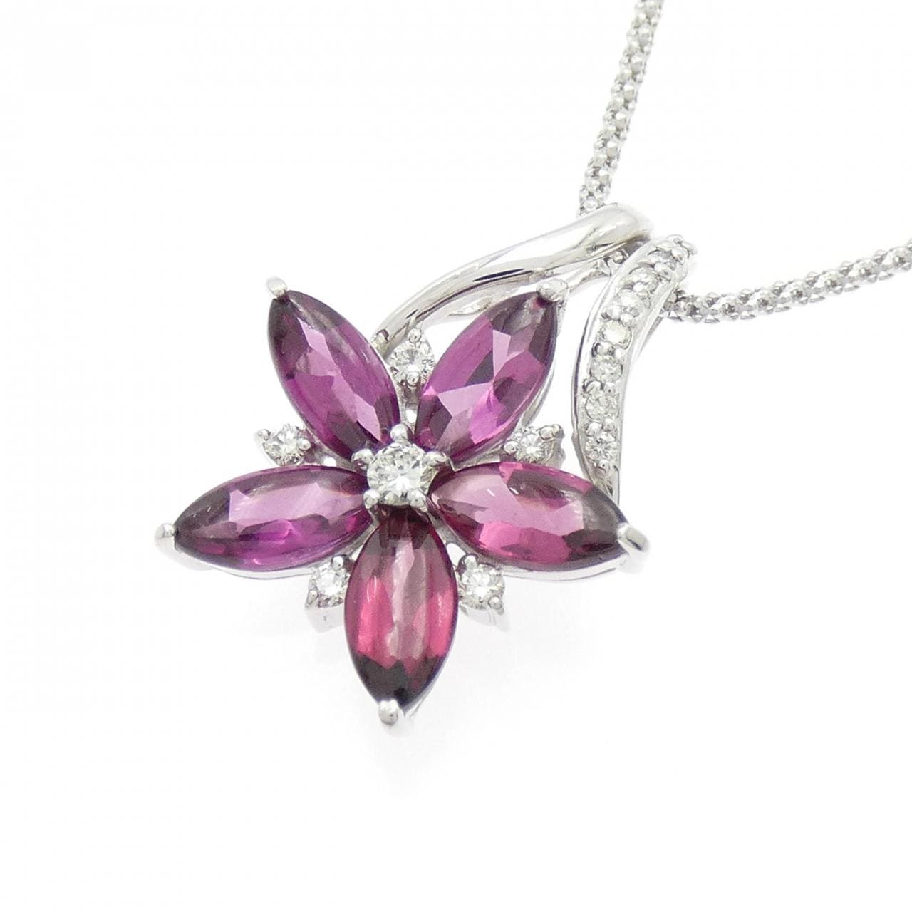K18WG フラワー ガーネット ネックレス 3.40CT
