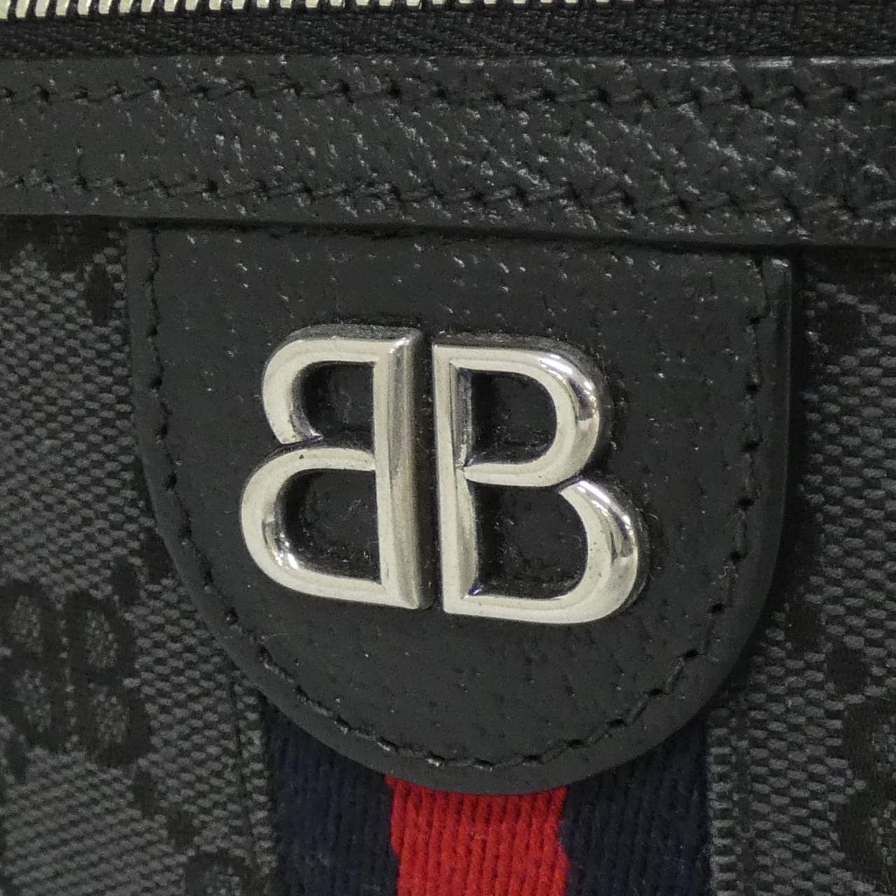 バレンシアガ ハッカー カメラ バッグ 680128 2103X ショルダーバッグ