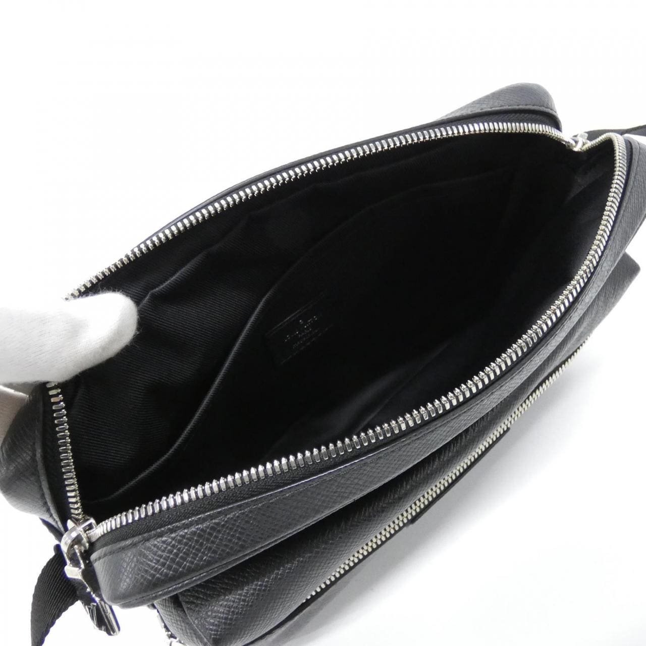 ルイヴィトン タイガ ラマ アウトドア メッセンジャー PM M30233 ショルダーバッグ